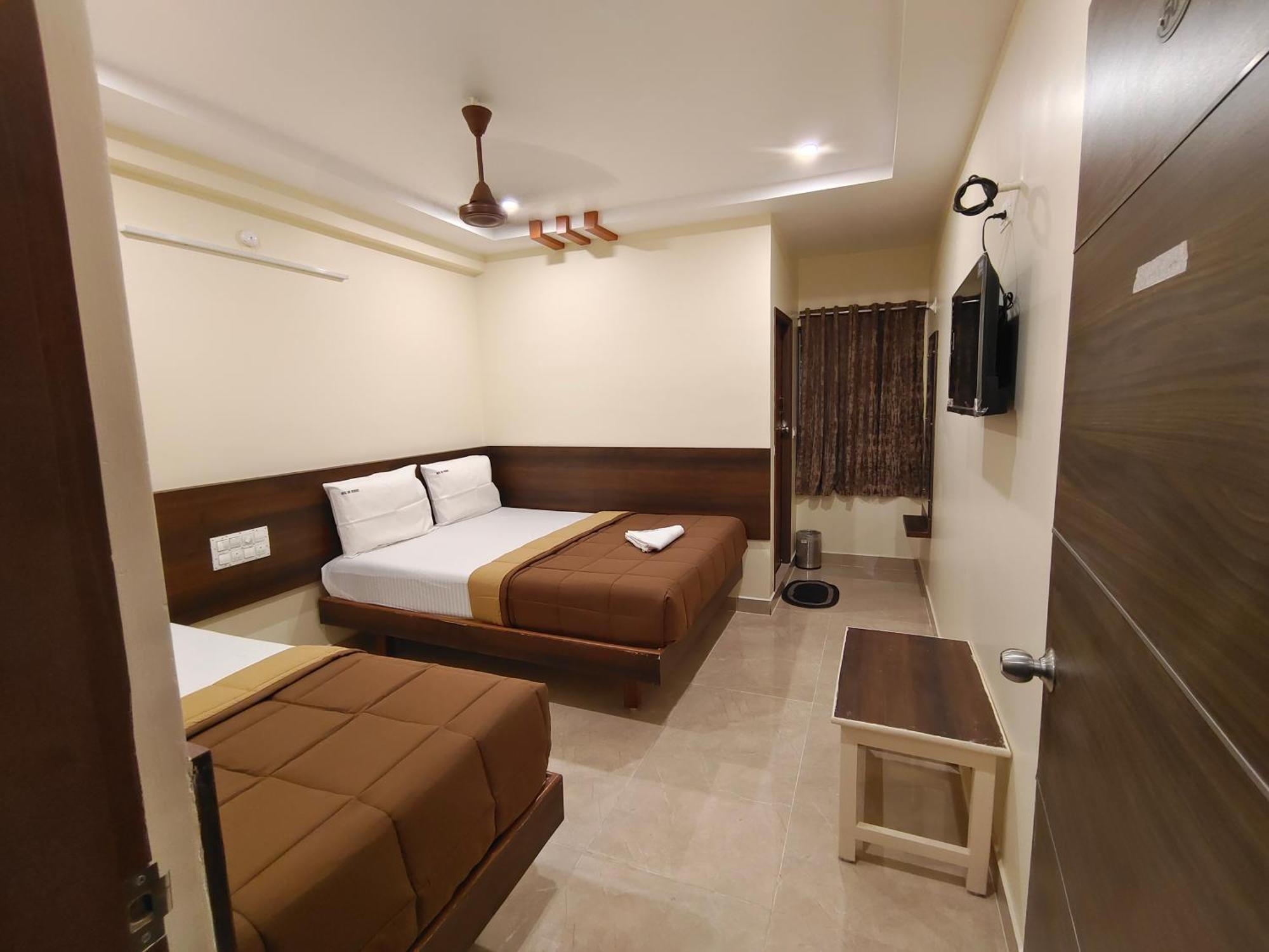 Hotel Dkr Grand Tirupati Exterior foto